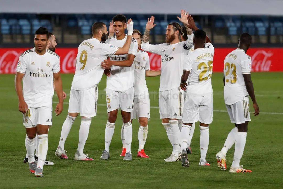 莱昂纳多21球6助攻助海港夺冠，中超总进球63球紧追武磊（莱昂纳多21球6助攻助海港封王，中超生涯63球逼近武磊）