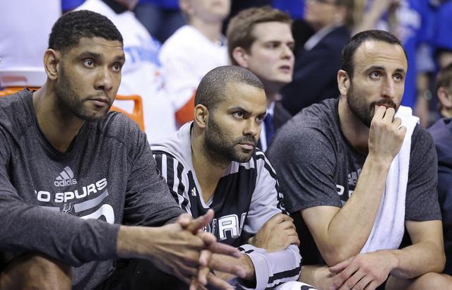 传奇奥斯卡满血复活看海港亚冠 球迷喊队危 ！速归！（奥斯卡满血复活现身海港亚冠看台，球迷高呼球队告急盼其速归）