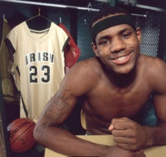 周定洋坐镇，亚冠成都蓉城VS神户胜利船，韦世豪+德尔加多领衔进攻（周定洋压阵，亚冠成都蓉城对阵神户胜利船，韦世豪、德尔加多领衔锋线）